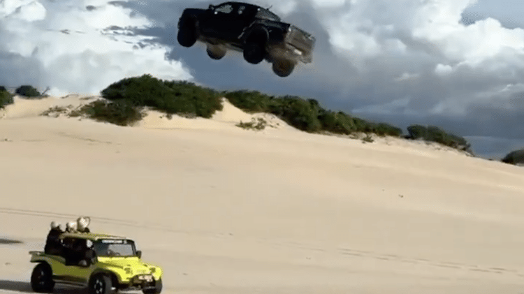 Motor V6, salto de filme e perda total: a ousadia de uma Ranger Raptor em Canoa Quebrada