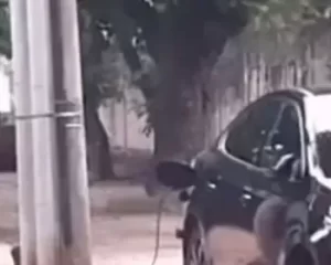 Carregar Carro Elétrico em Postes é Crime e Oferece Riscos Graves