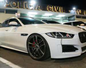 Golpe milionário em loja de carros de luxo