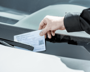 Venda de carro sem transferência no Detran pode gerar multas, processos e até indiciamento criminal