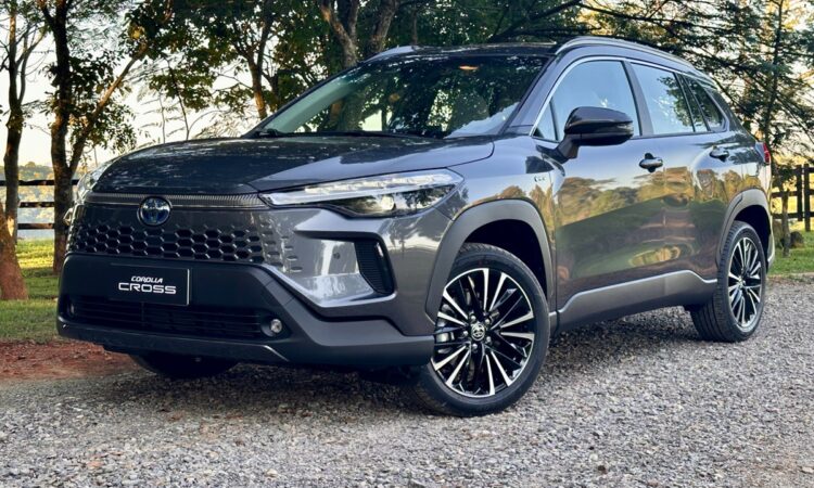Toyota Desafia o Mundo: O Híbrido Flex que Deixou Volkswagen, Honda e Stellantis Correndo Atrás em 2025!