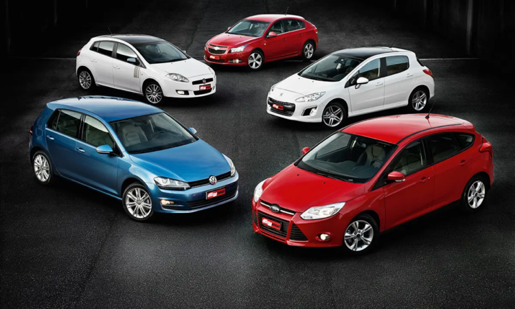 Sedãs e hatches médios por até R$ 50 mil entregam mais que SUVs básicos e viram aposta inteligente em 2025